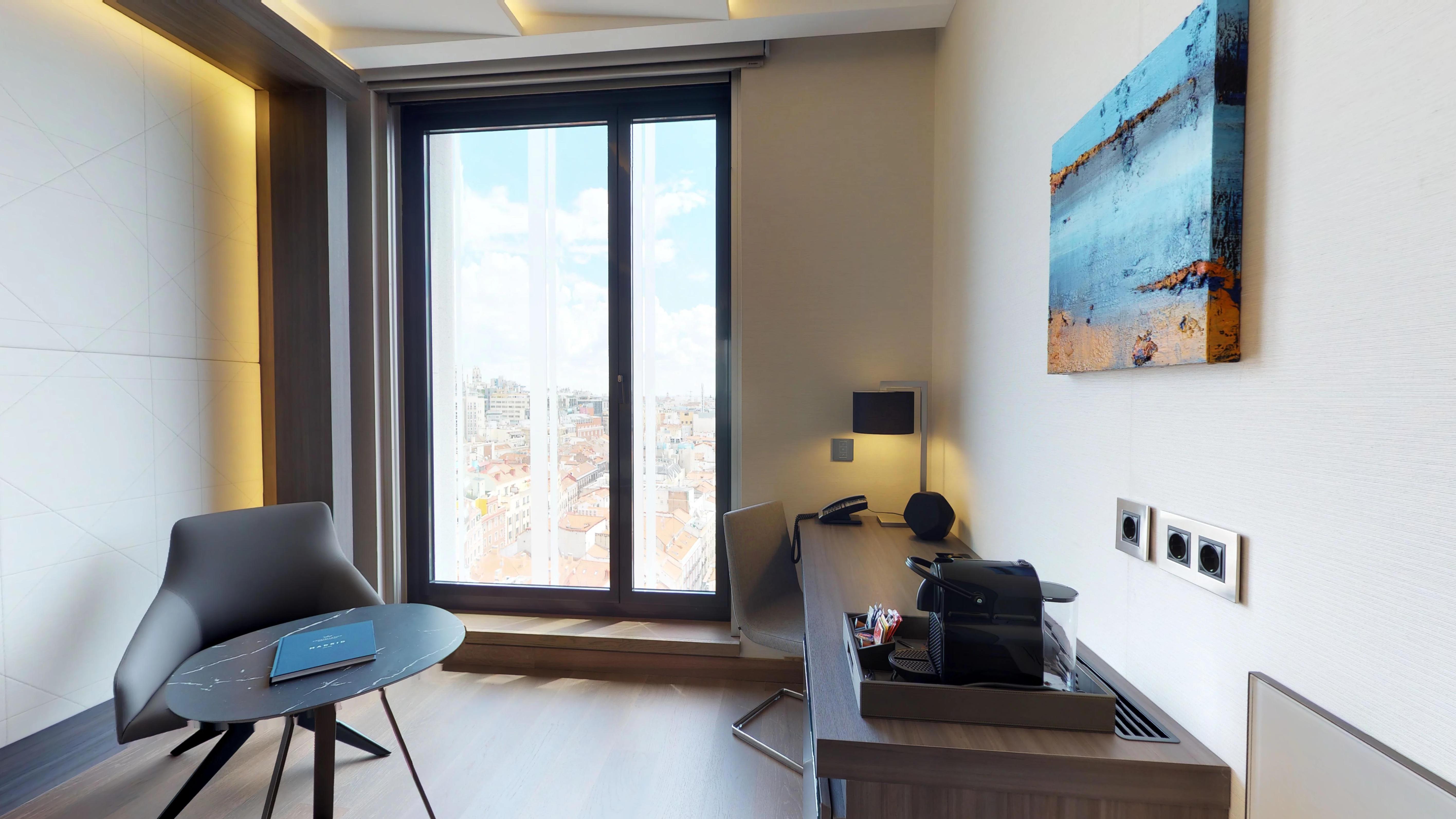 Vp Plaza Espana Design Madrid Luaran gambar A typical office at the University of Westminster