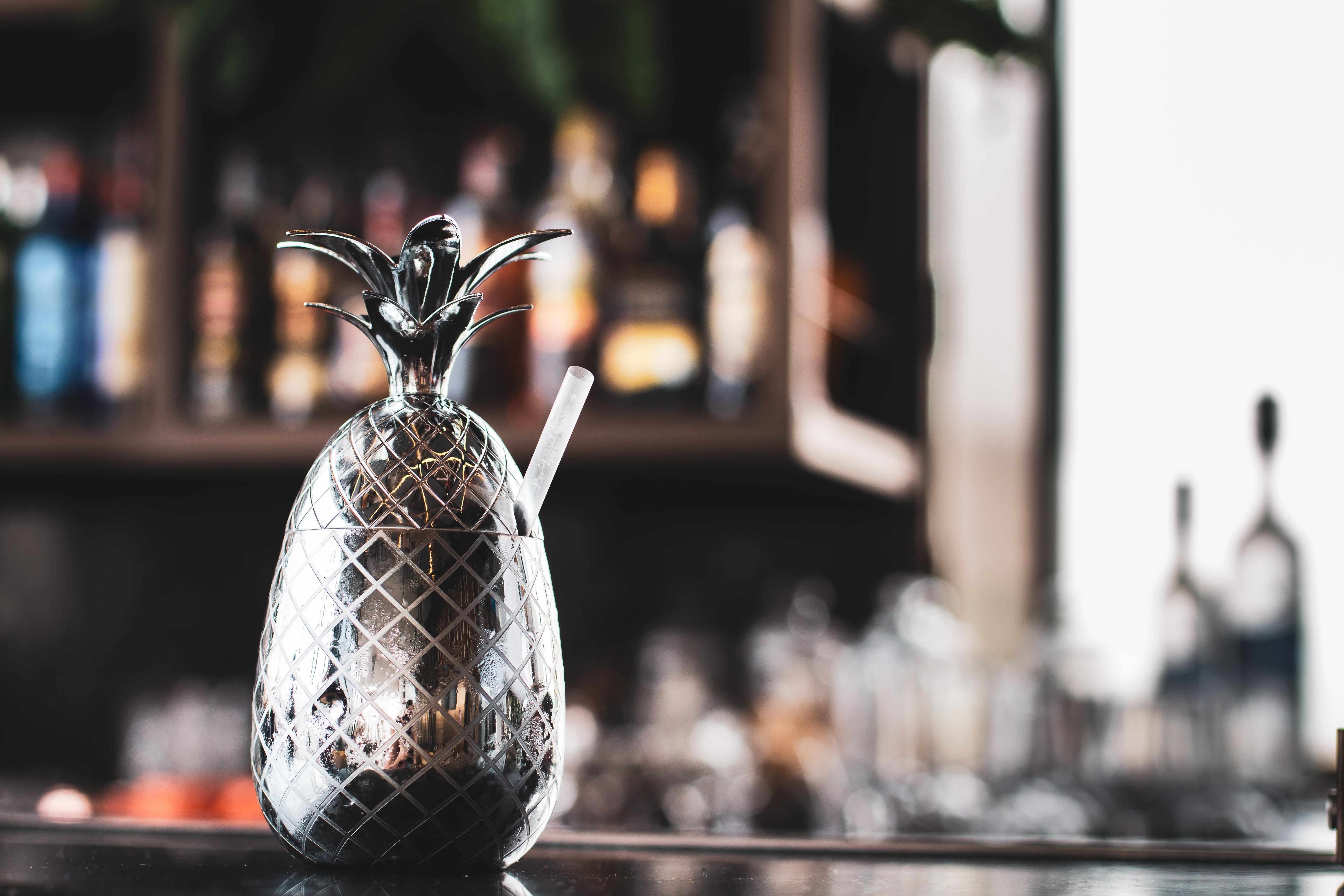 Vp Plaza Espana Design Madrid Luaran gambar A pineapple cocktail glass