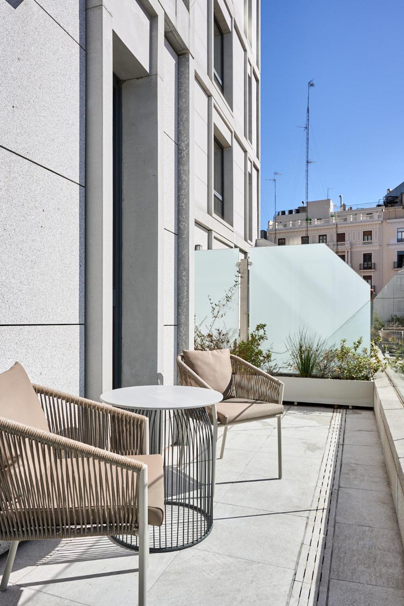 Vp Plaza Espana Design Madrid Luaran gambar The terrace of a suite at the hotel