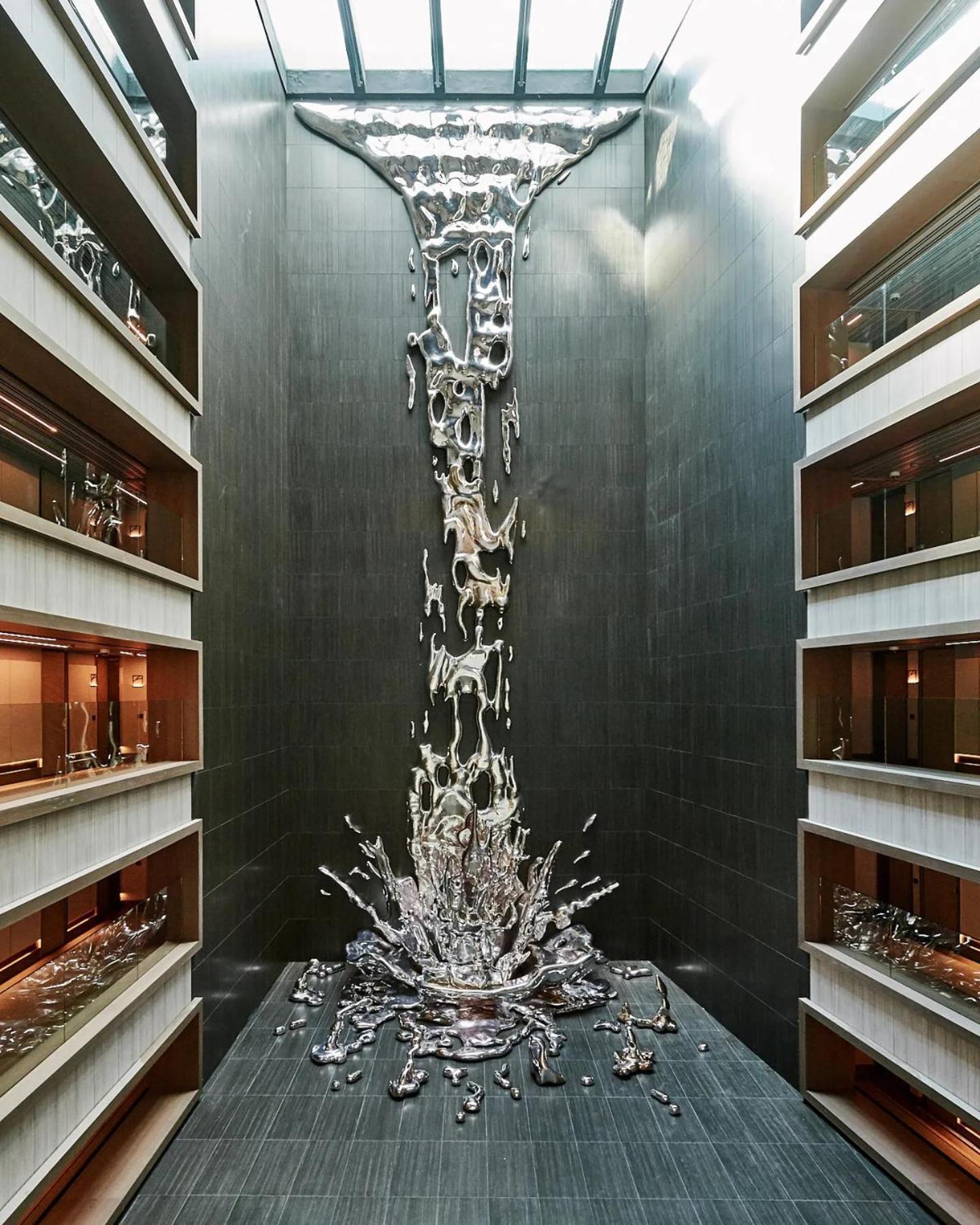 Vp Plaza Espana Design Madrid Luaran gambar Fountain at the entrance of the hotel